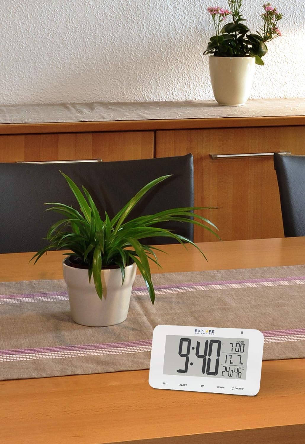Explore Scientific RDC1004 Tischuhr mit LED-Hintergrundbeleuchtung, weiss, Alarm & Snooze, weiss, mi
