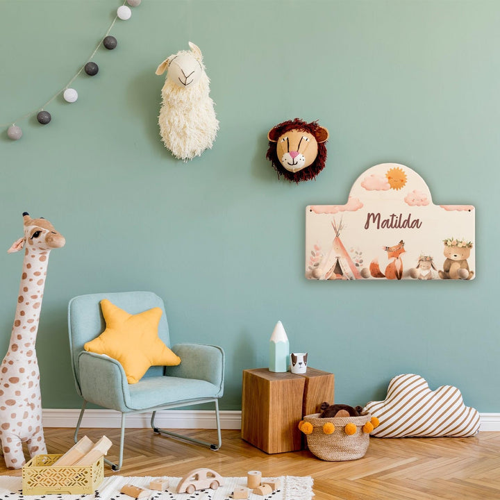 GRAVURZEILE Personalisierte Kindergarderobe - Camping - Personalisiert mit Name - Garderobe aus Holz