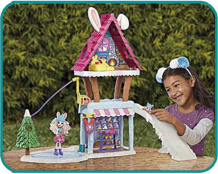 Enchantimals GJX50 - Hasen-Skihütte (ca. 63 cm) mit Bevy Bunny (ca. 15 cm), Tierfigur Jump, 5 Spielb