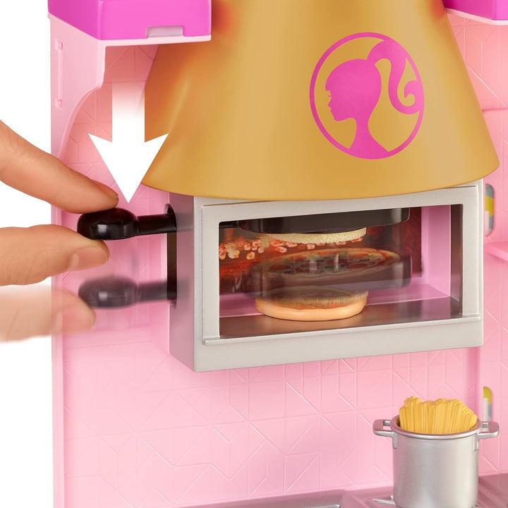 Barbie HBB91 - Cook'n Grill Restaurant Spielset, mit Köchin Puppe, Freundin und kleinem Mädchen, auf