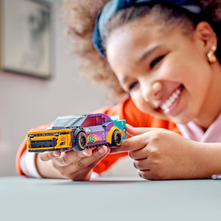 LEGO Speed Champions NASCAR Next Gen Chevrolet Camaro ZL1 Spielzeugauto; BAU- und Spielset mit Renna