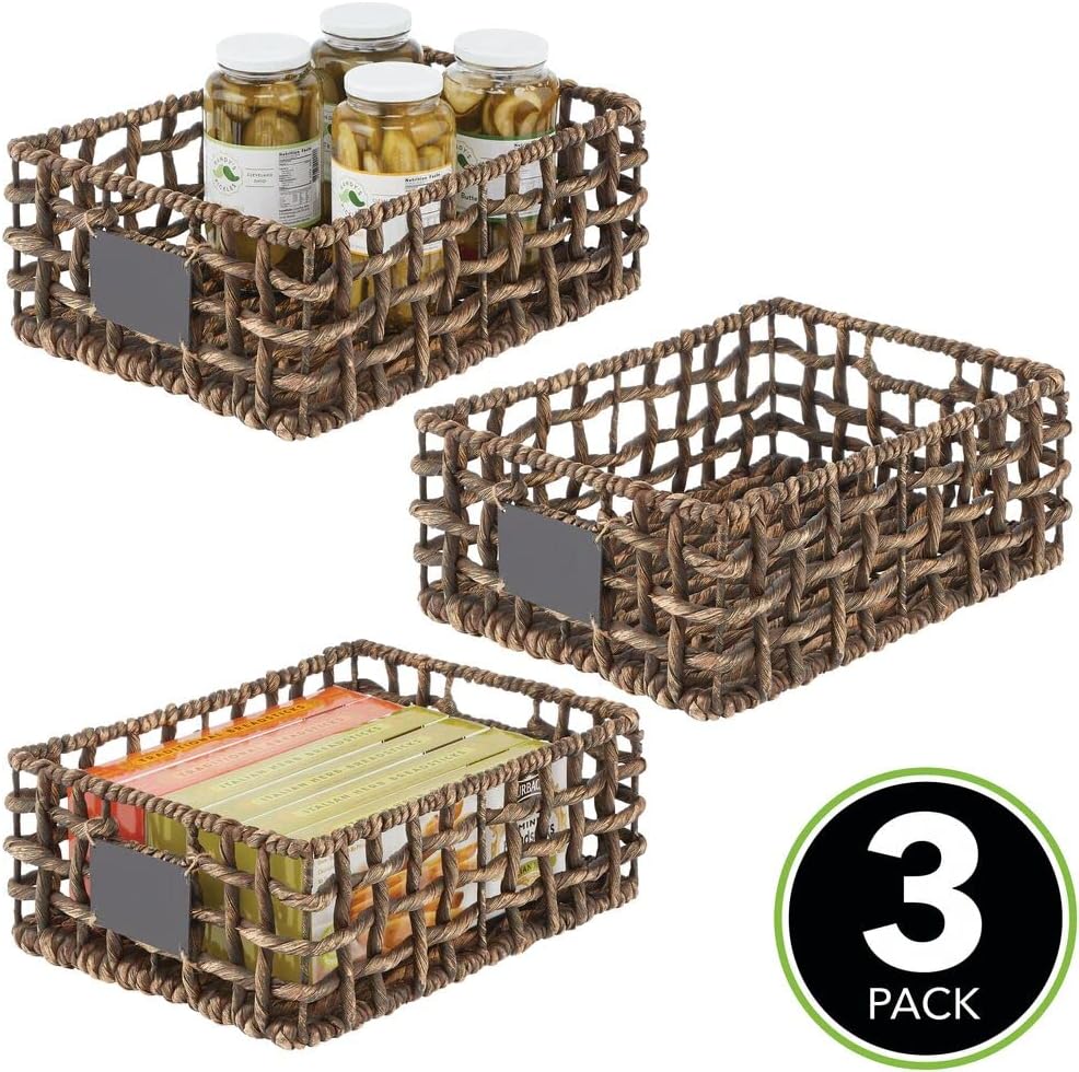 mDesign 3er-Set Aufbewahrungskorb für den Schrank oder das Regal – Flechtkorb mit Beschriftungsschil