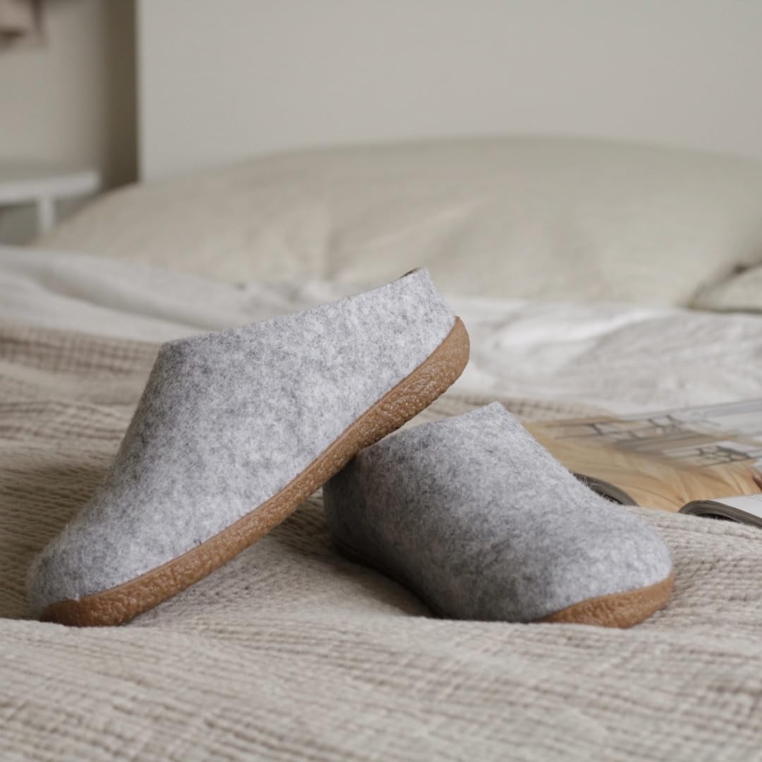 THE COZY SHEEP Filzpantoffeln mit Gummisohle | Praktische Herren &amp; Damen Hausschuhe Sommer und Winte