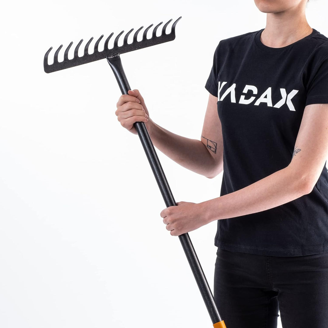 KADAX Rechen, Gartenharke aus Metall, breite Harke mit 154,5 cm langem Metallstiel, Gartengerät zum