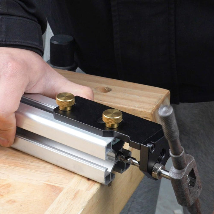 Aluminiumprofil Bohrhilfe zum Selbermachen Von Möbeln. zum Bohren und Gewindeschneiden im Holzbearbe