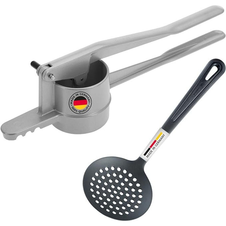 Westmark Spätzle-Set, 2tlg., 1 Spätzle-/Kartoffelpresse mit runder Lochung, Spätzlepresse + 1 Schöpf