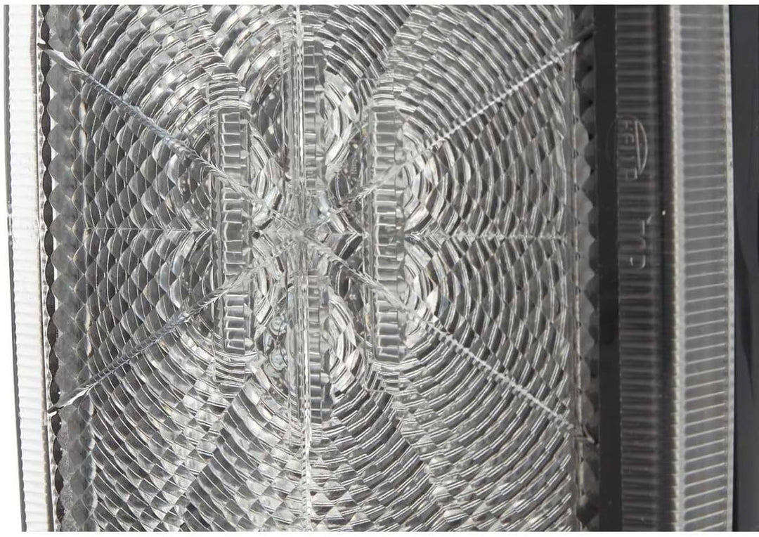 HELLA - Nebelschlussleuchte - LED - 24V - Einbau - Lichtscheibenfarbe: glasklar - Stecker: Flachstec