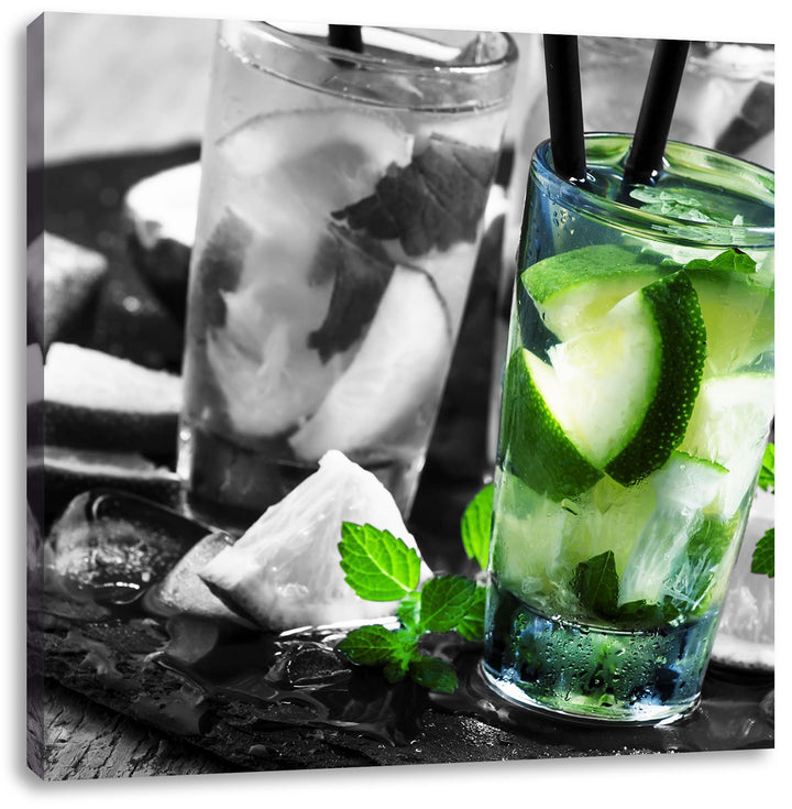 Pixxprint Erfrischende Caipirinhacocktails auf Tablett schwarz/weiss, Format: 70x70 auf Leinwand, XX