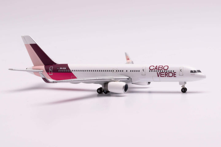 herpa 534598 Cabo Verde Airlines Boeing 757-200-Island of Santiago Colors – D4-CCG Baía de Tarrafal,