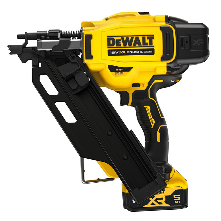 Dewalt 18 Volt Akku-Nagler (90mm) DCN930P2 (für gängige papier- und drahtgebundene D-Kopf Nägel, Mag