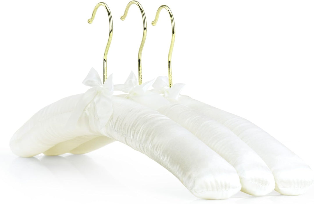 Hangerworld 4 Gepolsterte Kleiderbügel mit Satinbezug in Elfenbein, Bügelbreite 43 cm, mit goldfarbe