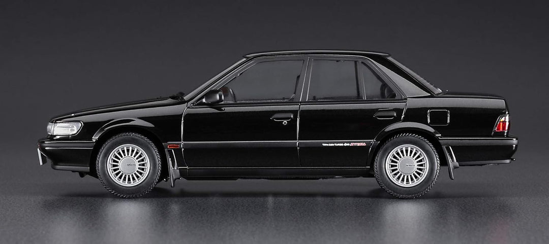 Hasegawa HC33 1/24 Nissan Bluebird 4-Türer, Sedan, SSS-Attesa Plastikmodellbausatz, Geformte Farbe