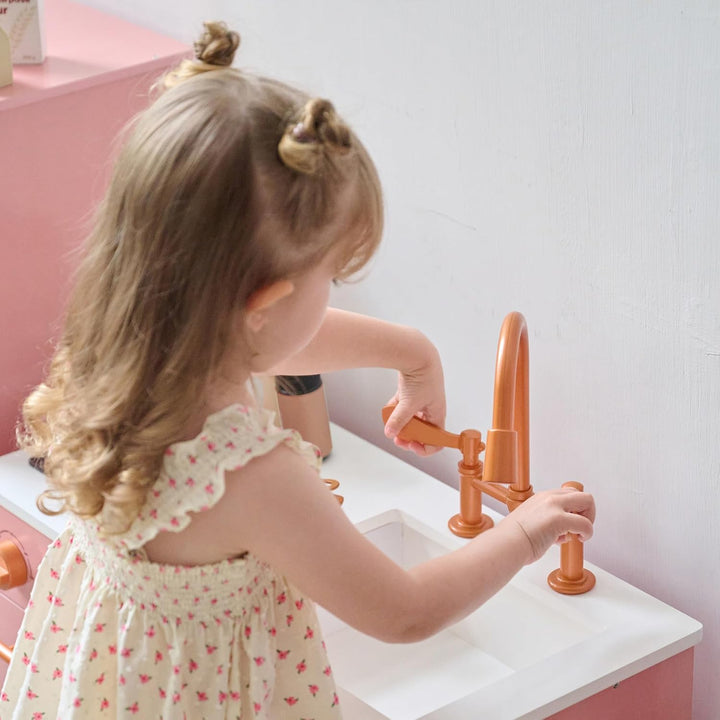 Teamson Kids Little Chef Chester Kinderküche in Pfirsich mit Zubehör, Spielküche aus Holz für Rollen