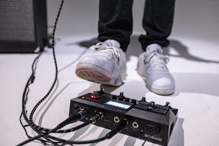 Zoom - B2 FOUR - Multi-Effekt-Pedalboard für Bass