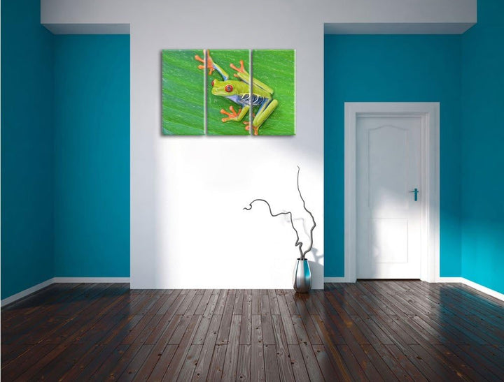 Pixxprint Kleiner Frosch auf Blatt / 3-Teilig/Gesamtmass 120cm Leinwandbild bespannt auf Holzrahmen/