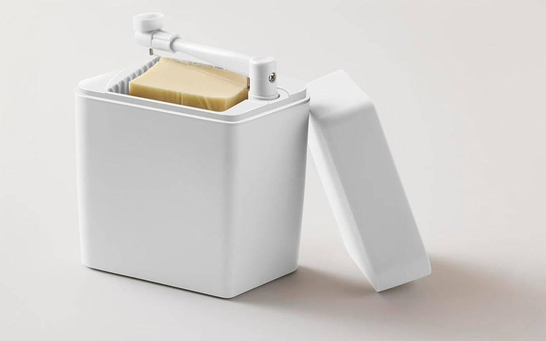 Rosti Classic Käsebox mit Deckel und integriertem Käseschneider, Käseaufbewahrungs Box für Kühlschra