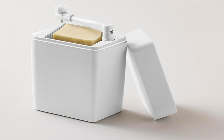 Rosti Classic Käsebox mit Deckel und integriertem Käseschneider, Käseaufbewahrungs Box für Kühlschra