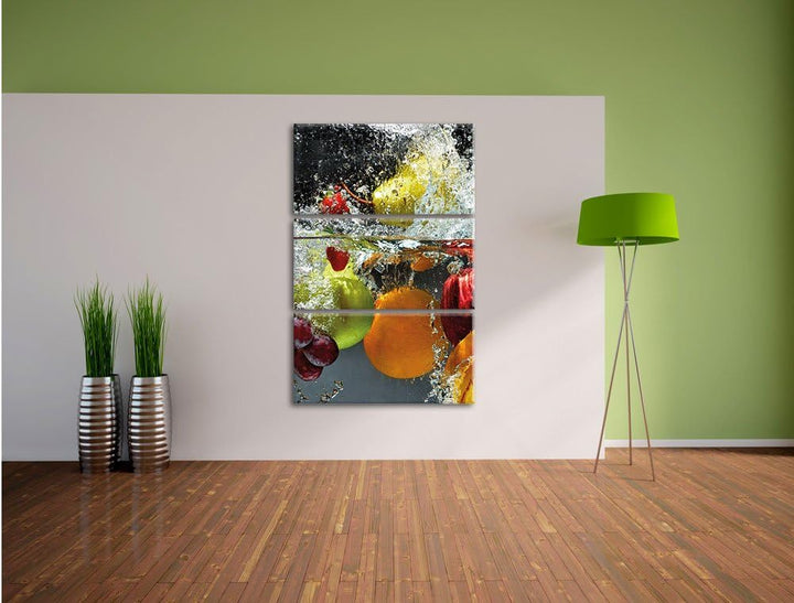 Pixxprint Früchte Fallen ins Wasser als Leinwandbild - Grösse: 3-Teilig (120x80cm) - Wandbild - Kuns