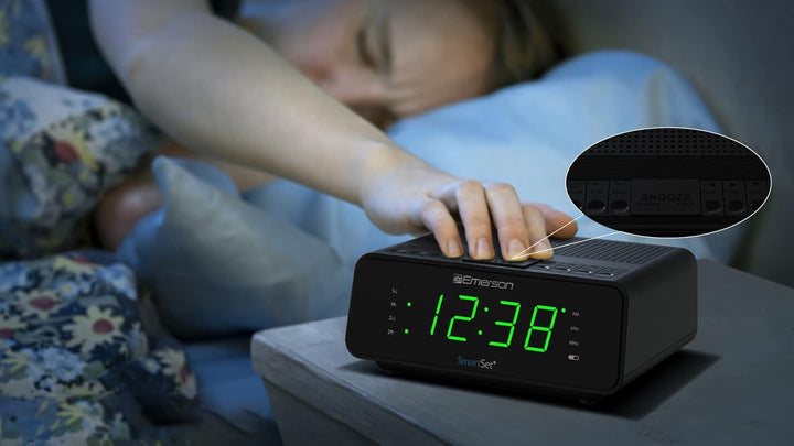 Emerson SmartSet Wecker Radio mit AM/FM Radio, Dimmer, Sleep-Timer und 0,9 Zoll LED-Display, CKS1900