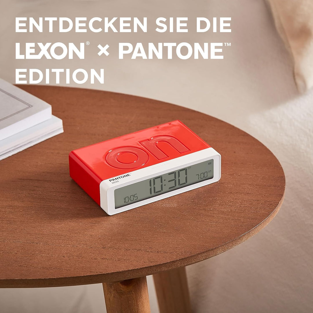 Lexon Flip Classic x Pantone – Digitaler Design Wecker ON/Off – Wiederaufladbarer Reisewecker – Leis
