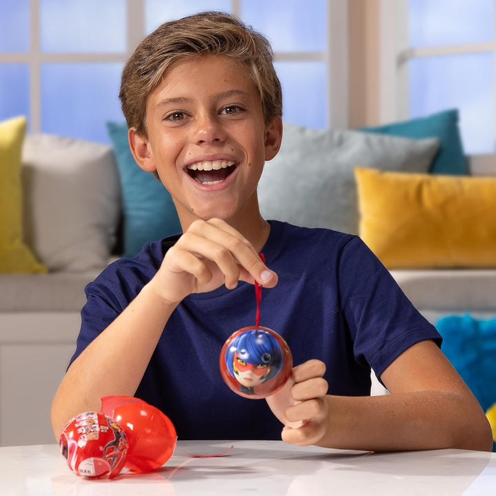 Miraculous Ladybug, Sammelspielzeug Kapsel 4-1, 3er-Set, Miraball Überraschung: Ausdehnbares Kwami-P