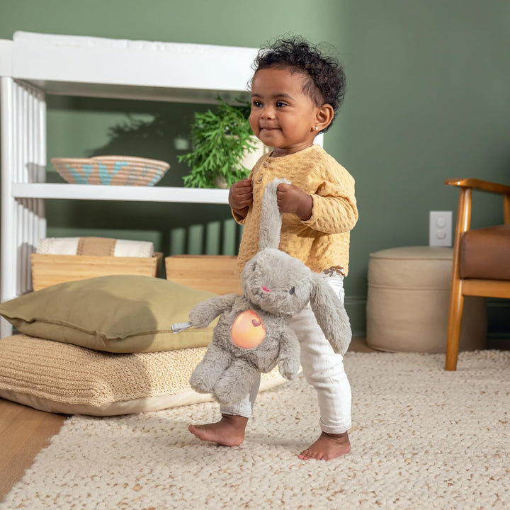 Ingenuity Sylvi Cuddle Pal Baby Beruhiger mit Schrei-Aktivierung, 10 Beruhigende Melodien, Plüsch Ha