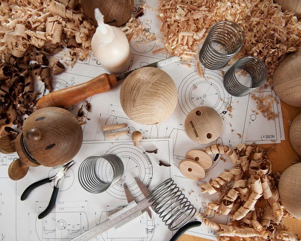 Hoptimist - Skandinavisches Design - Medium Bumble aus Holz - Höhe: 10 cm - Geräucherte Eiche - Deko