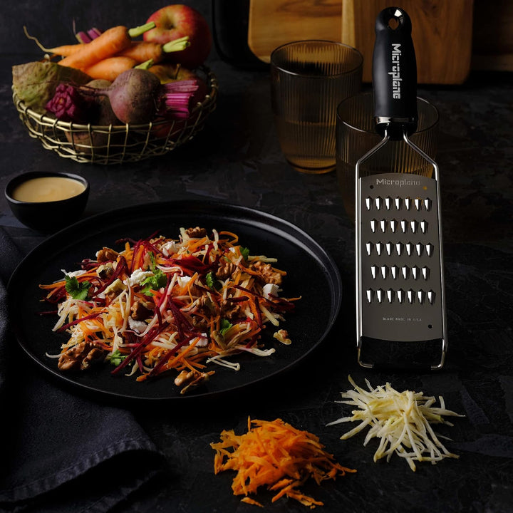 Microplane Feine Julienne Küchenreibe für Karotte, Zucchini, Kartoffel, Apfel, Rote Bete und Rettich