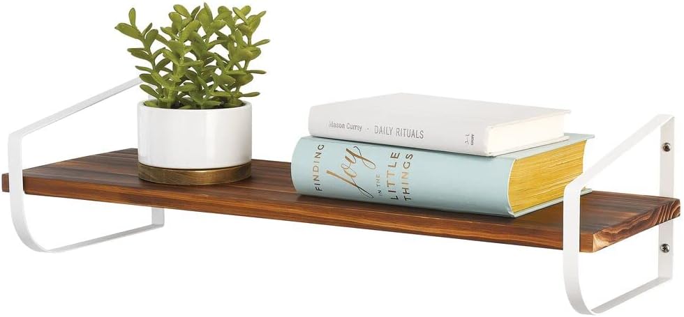 mDesign modernes Wandregal – langes Holzregal mit rostbeständigen Metallhalterungen – Hängeregal für