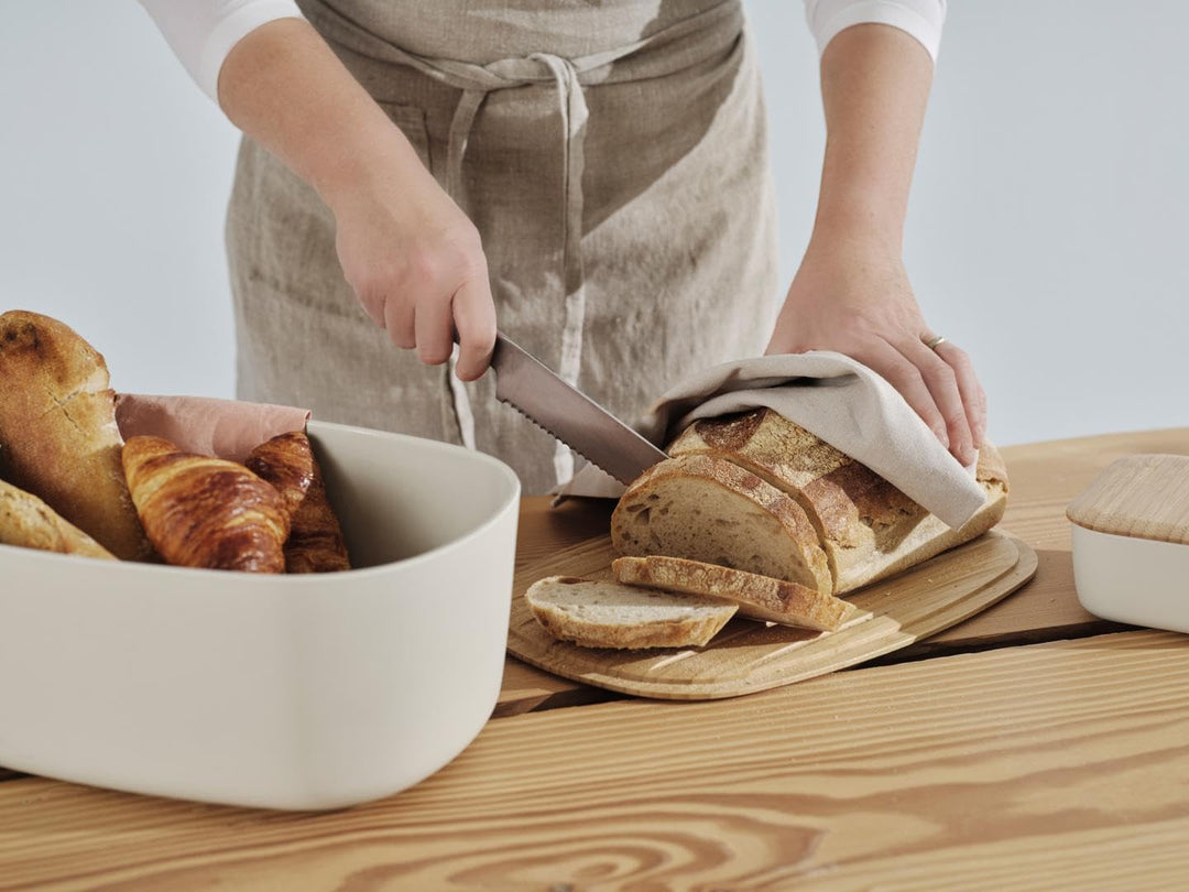RIG-TIG Brotkasten Box-IT - Aufbewahrungsbox für Brot, Brötchen, Kekse, Gebäck, Schneidebrett als De