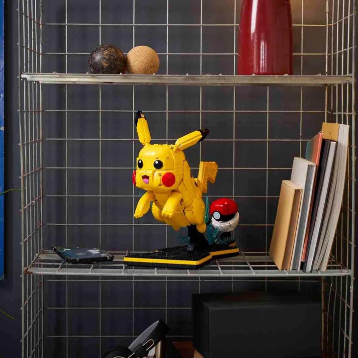 LEGO Pokémon Pikachu und Pokéball - Bauset für Erwachsene - Modellbau mit beweglicher Anime Figur un