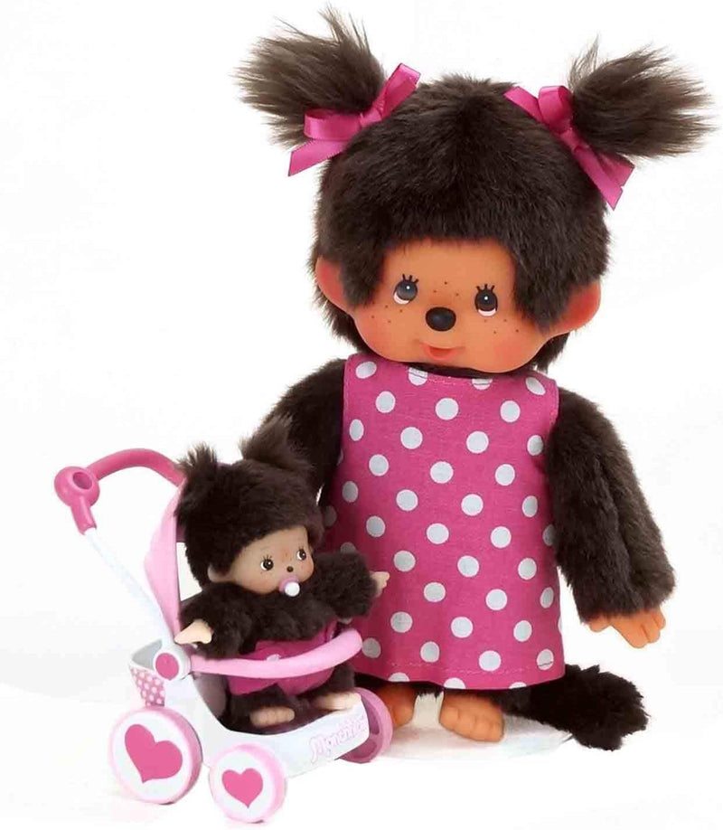 Sekiguchi 254930 - Original Monchhichi Mutter mit Kind im Kinderwagen, Plüschfigur mit Pünktchenklei