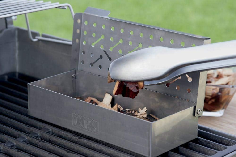 Weber 6469 Original Rib and Roast Holder &amp; 17664 Räucherchips für Schweinefleisch, 700g, Räuchern, A