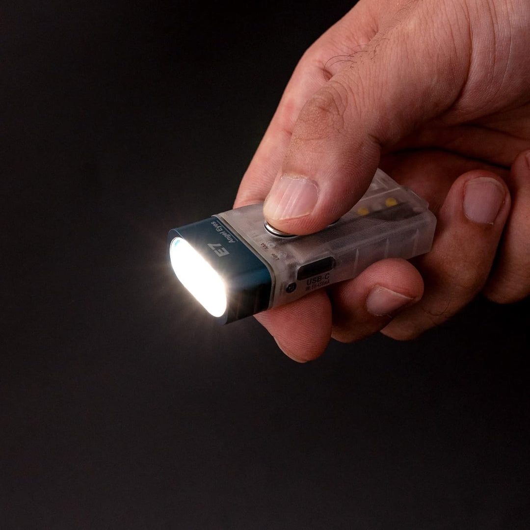 RovyVon E7R Schlüsselanhänger-Taschenlampe, leuchtet im Dunkeln, Dual-Power 700 Lumen, mit Lockout-M