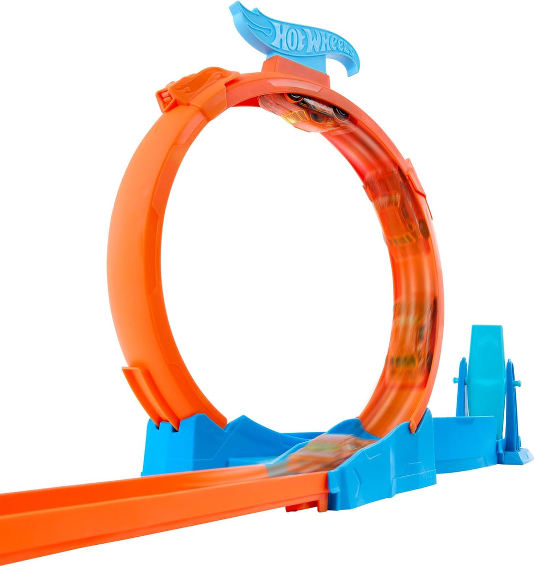 Hot Wheels Spielzeugauto-Trackset, Dreifach-Looping-Pack und Fahrzeug im Massstab 1:64, Track-Bautei