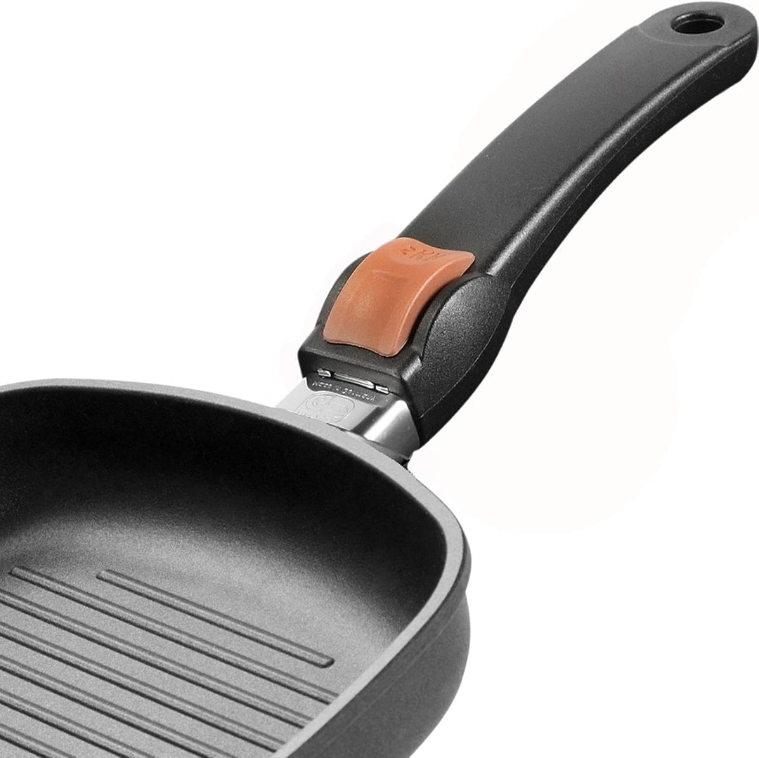 SKK viereckige Grillpfanne 26x26 cm - induktionsgeeignet - flache eckige Antihaft Steakpfanne geripp
