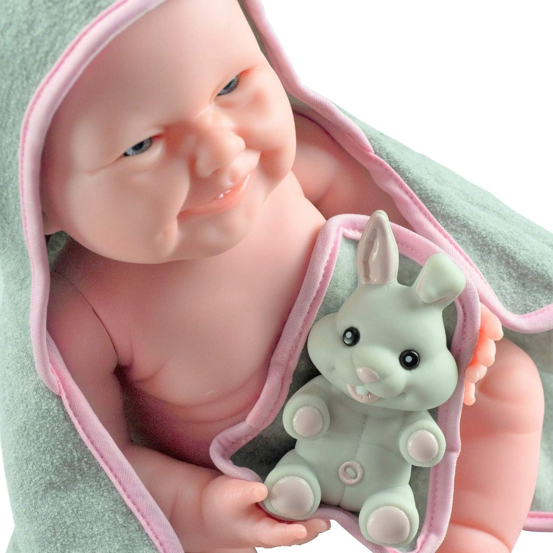 JC TOYS - La Newborn Neugeborene, 38 cm, weiches Vinyl, inkl. Handtuch mit Kapuze und Haustier, Hase