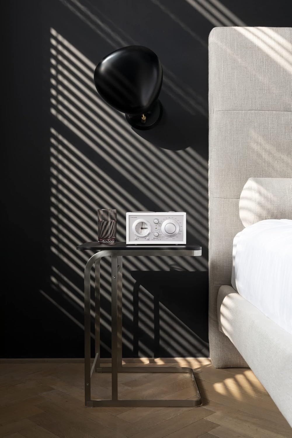Tivoli Audio Model Three Bluetooth UKW-/MW-Radiowecker (Weiss/Silver) Weiss / Silber, Weiss / Silber