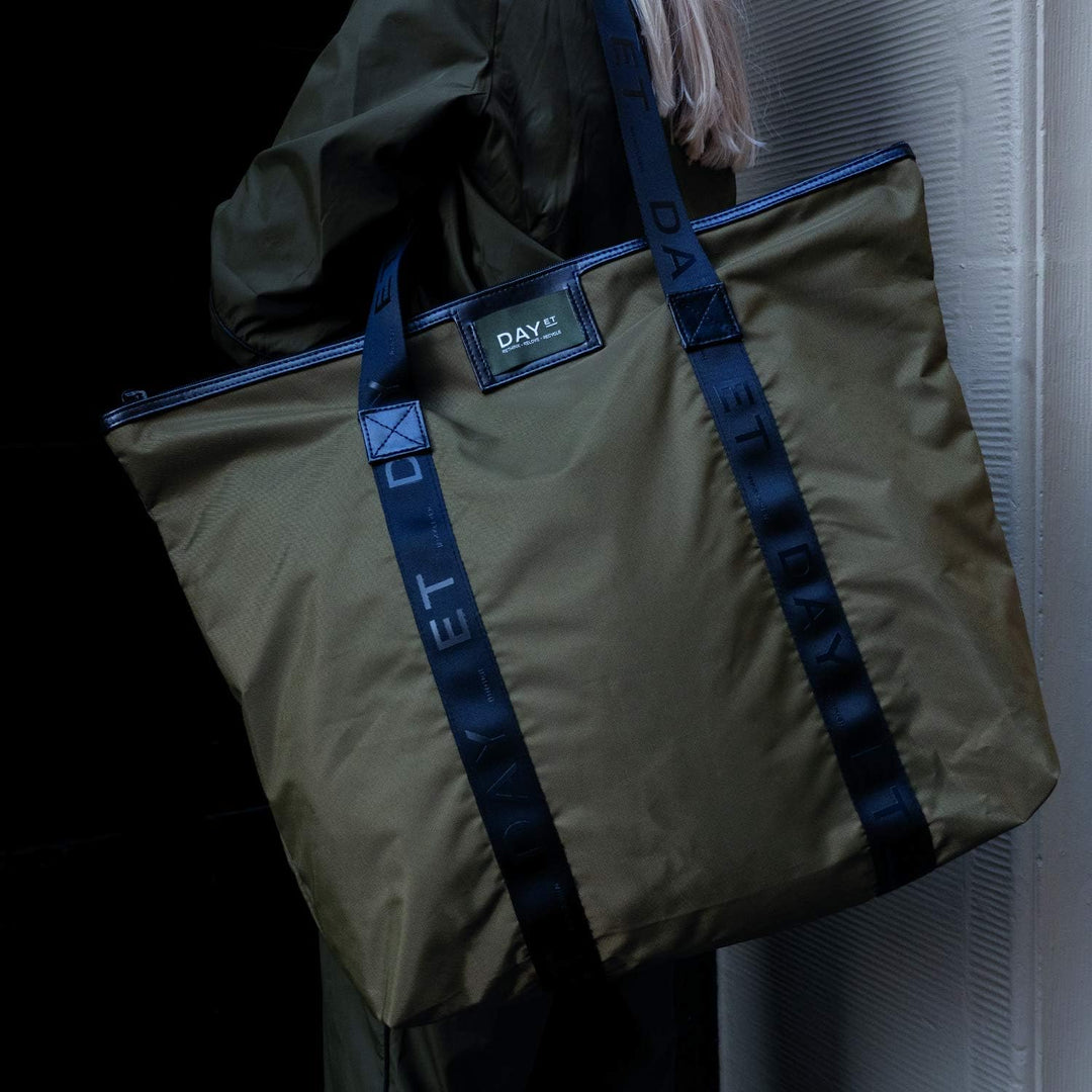 DAY ET | Gweneth RE-T Bag | Schultertasche Shopper | Militär Oliv | Dänisches Design | 100% Recycled