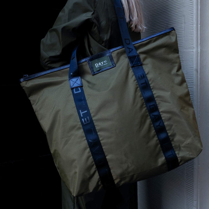 DAY ET | Gweneth RE-T Bag | Schultertasche Shopper | Militär Oliv | Dänisches Design | 100% Recycled