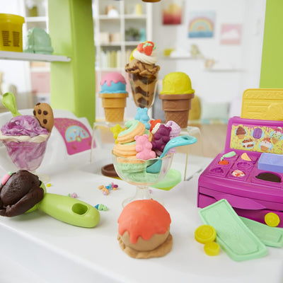 Play-Doh Kitchen Creations Grosser Eiswagen, Spielset mit 27 Accessoires, 12 Dosen und realistischen