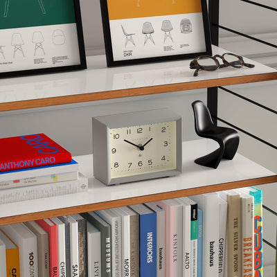 NEWGATE® 'Henry' Kaminuhr - Moderne rechteckige LED-Uhr in Grau, ideal für Schreibtische, Tische, Re