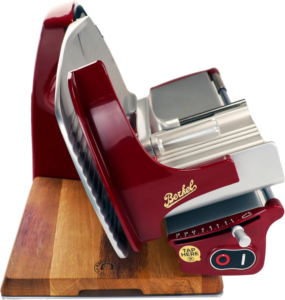 Berkel Home Line 250, Premium-Aufschnittmaschine in Rot + passendes Einlegebrett aus Weinfassholz, S