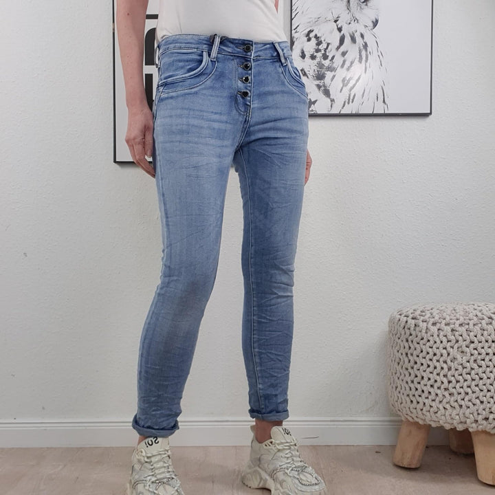 Jewelly Stretch Jeans| im Baggy Boyfriend Schnitt| Damen Hose mit dekorativer Knopfleiste| Perfekter