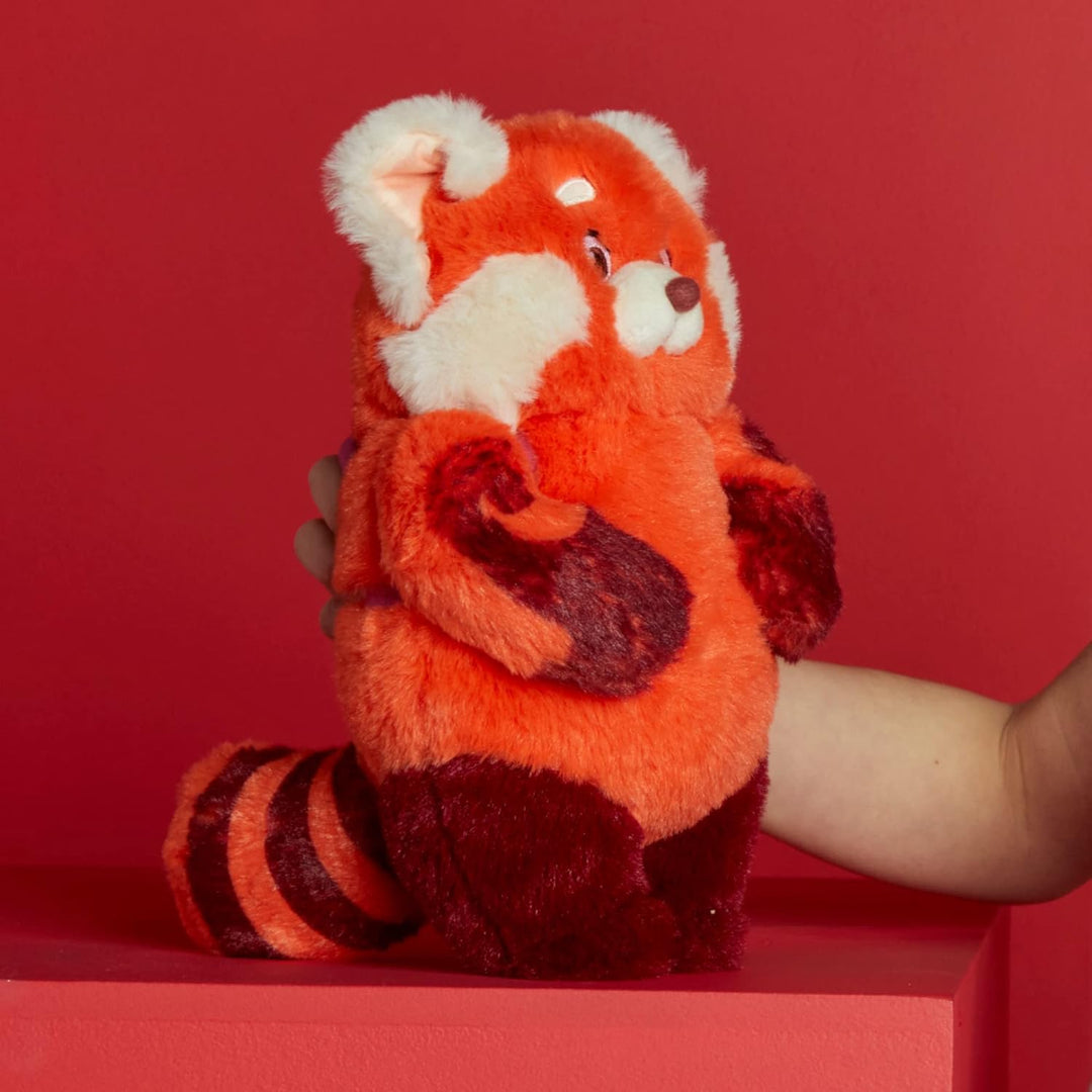 Disney Store Offizielles kleines Stoffspielzeug MEI Lee aus dem Film Rot, 24 cm / 9", Plüschtier mit