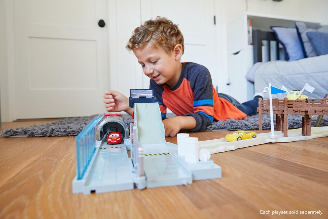 Disney Pixar Cars DVT47 - Disney Cars 3 Fireball Beach Renntraining Spielset