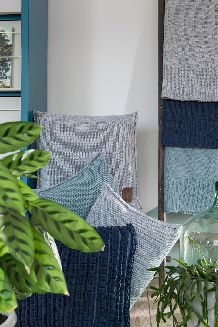 KNIT FACTORY - Uni Zierkissen - Rechteckige Sofa Kissen - Grau - Gestrickter Dekokissen - Couchkisse