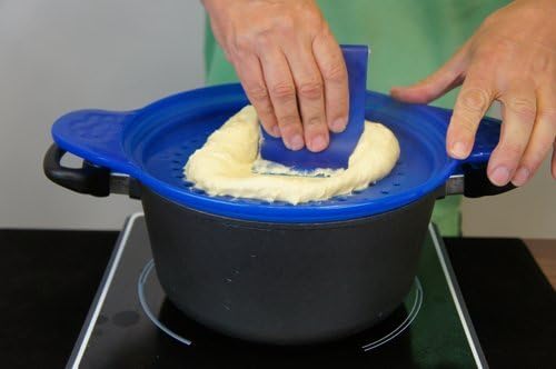 Spätzlereibe mit Spezialschaber für lange und kurze Spätzle und 4 Teigkarten, blau