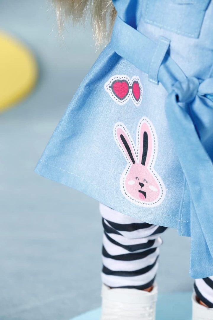 BABY born Deluxe Jeans Kleid, Puppenkleid mit gestreifter Leggings, rosa Mütze und Schunen für 43 cm