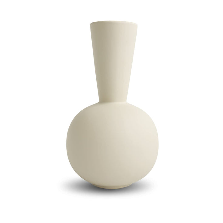 Cooee Design Trumpet-Vase aus Keramik in der Farbe Shell Cremeweiss Handgefertigt, Masse: 17cm x 17c